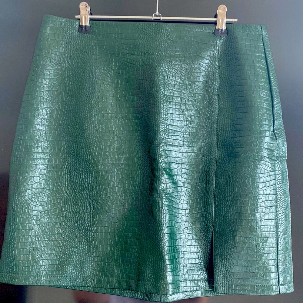 Top Shop Croc Embossed Faux Leather Mini Skirt (Green)